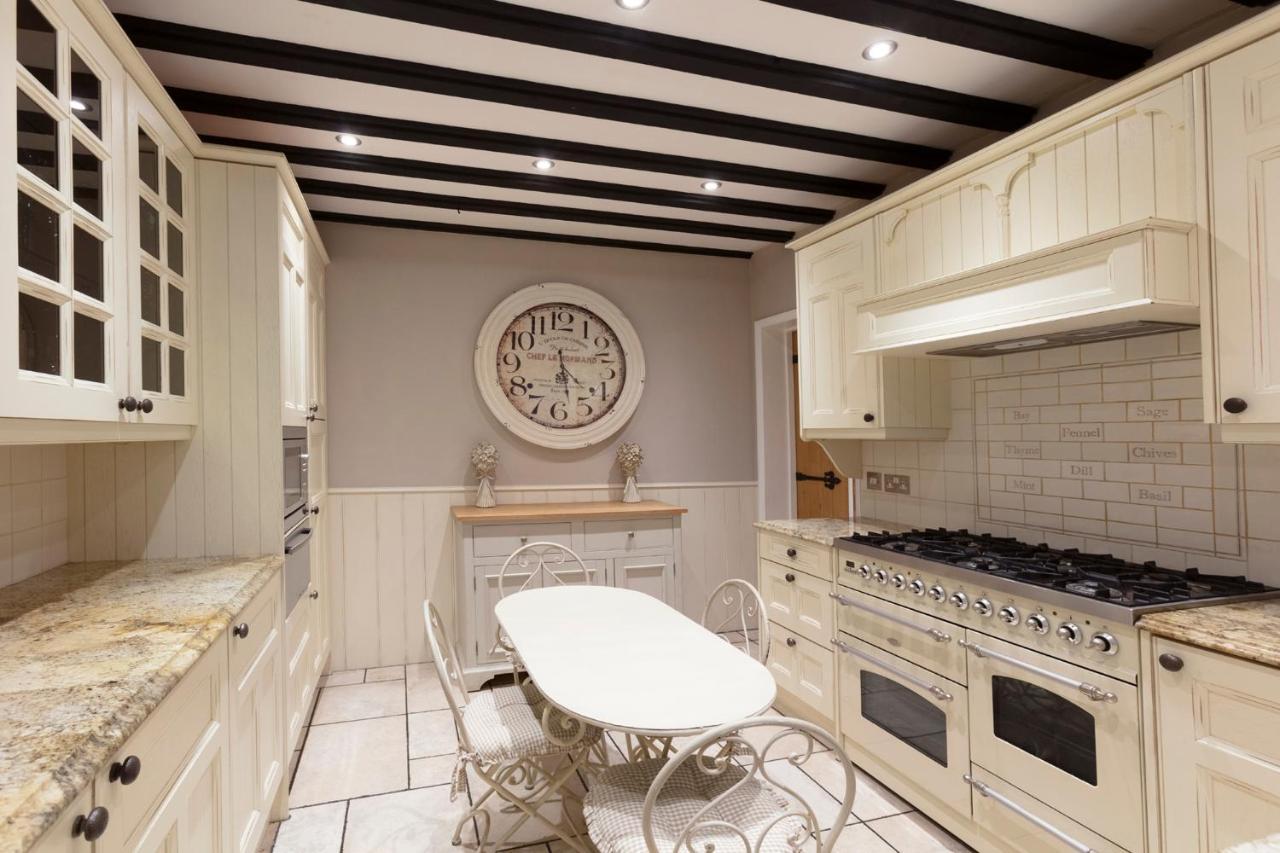 Вилла Luxury Eton House, 5 Minute Walk To Windsor Castle Экстерьер фото